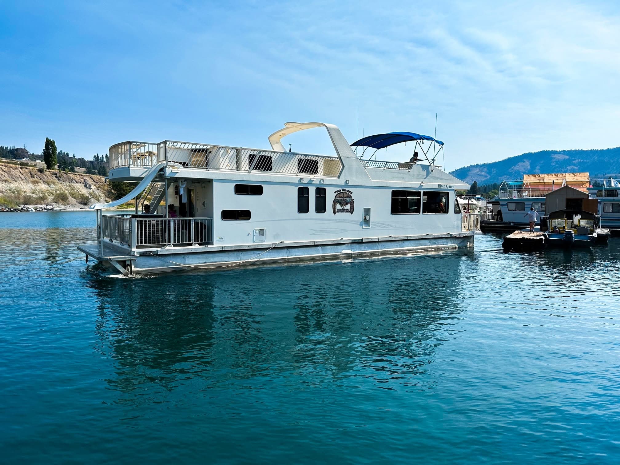 Colville houseboat on Lake Roosevelt